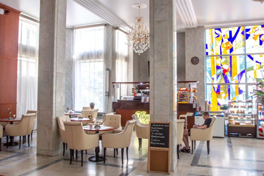 Лобби в санатории «Виктория» в Кисловодске - фотография