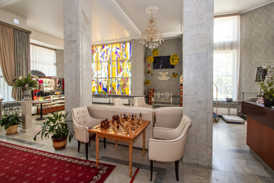 Лобби в санатории «Виктория» в Кисловодске - фотография