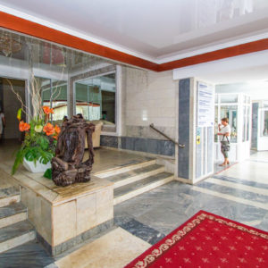 Лобби в санатории «Виктория» в Кисловодске - фотография