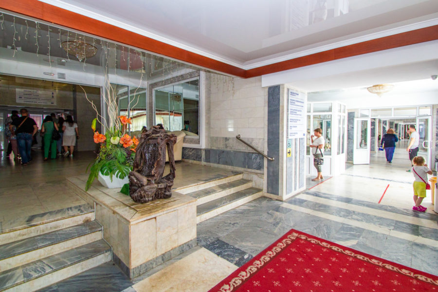 Лобби в санатории «Виктория» в Кисловодске - фотография