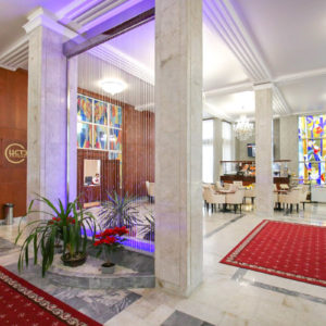 Лобби в санатории «Виктория» в Кисловодске - фотография