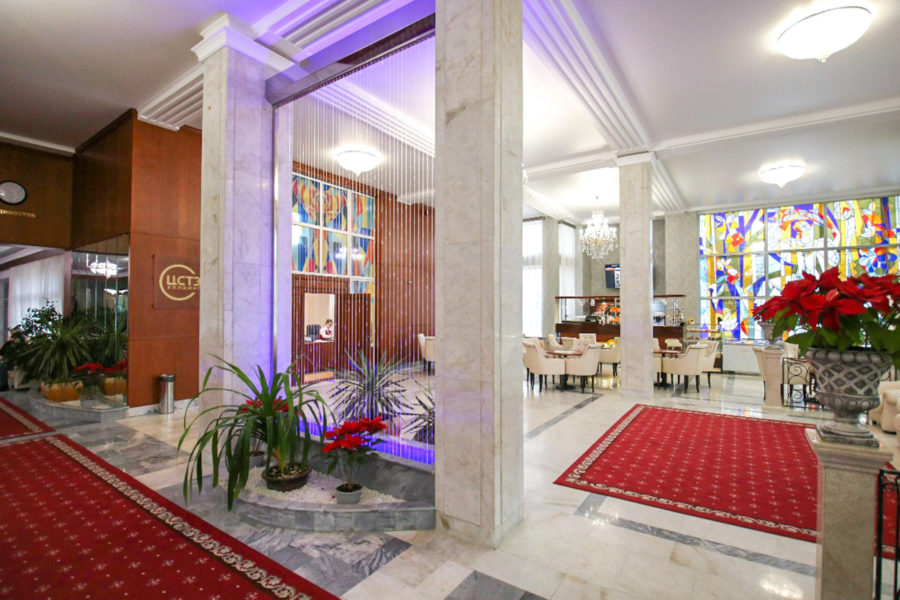 Лобби в санатории «Виктория» в Кисловодске - фотография