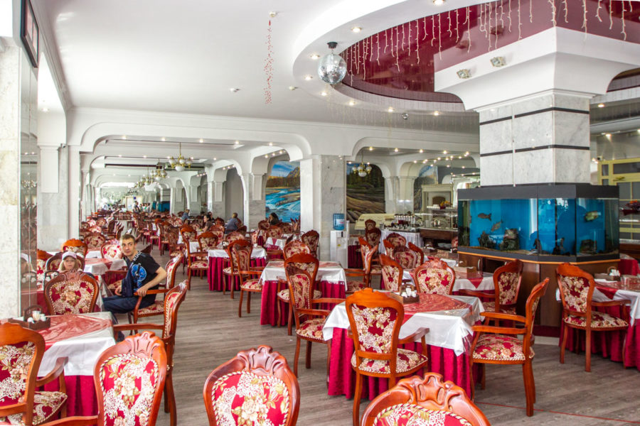 Красный зал «Рубин» в санатории «Виктория» в Кисловодске - фотография