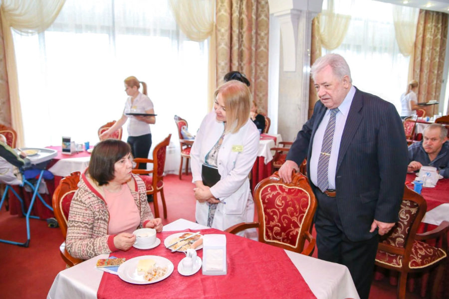 Красный зал «Рубин» в санатории «Виктория» в Кисловодске - фотография