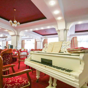 Красный зал «Рубин» в санатории «Виктория» в Кисловодске - фотография