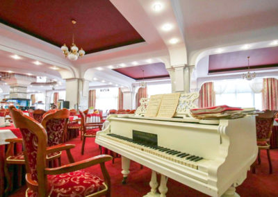 Красный зал «Рубин» в санатории «Виктория» в Кисловодске - фотография