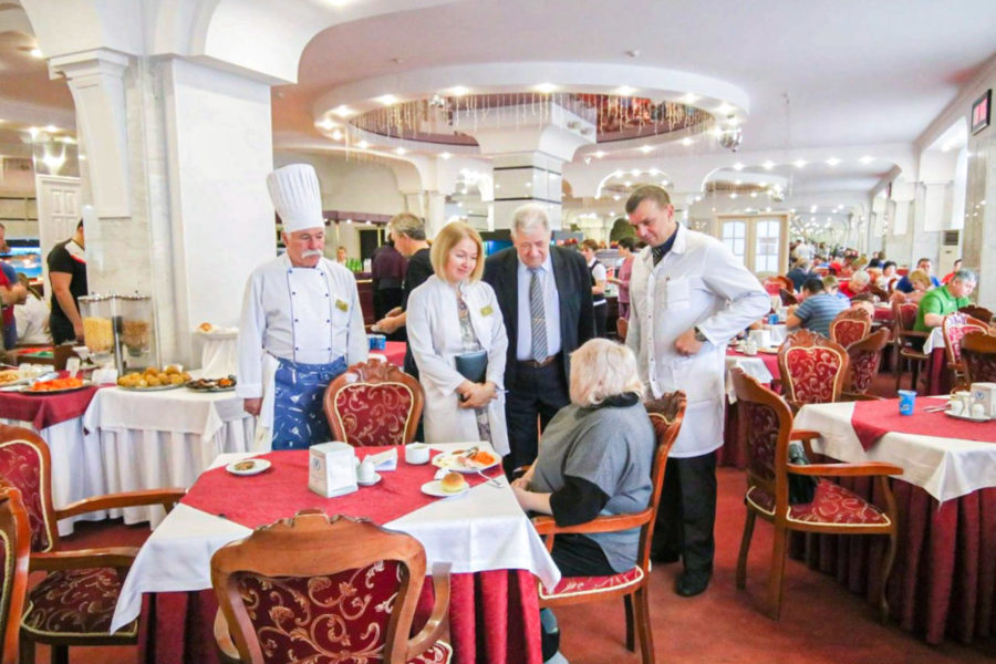 Красный зал «Рубин» в санатории «Виктория» в Кисловодске - фотография