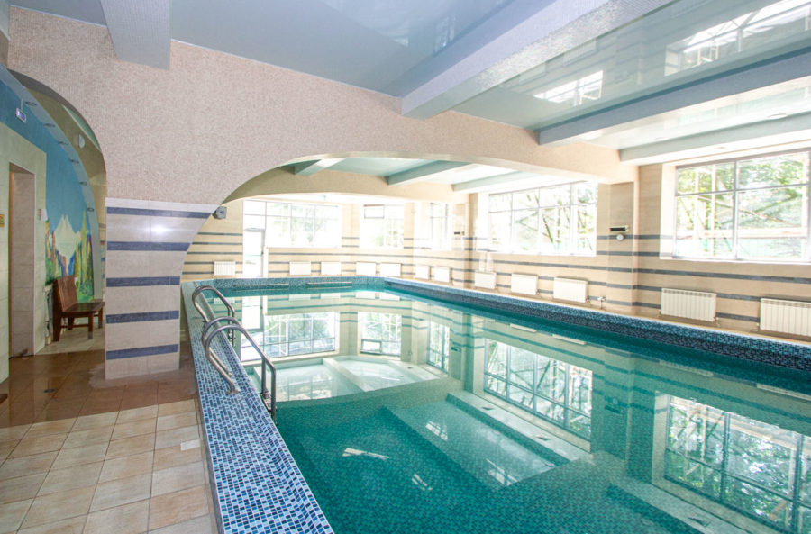 Бассейн в санатории «Виктория» в Кисловодске - фотография