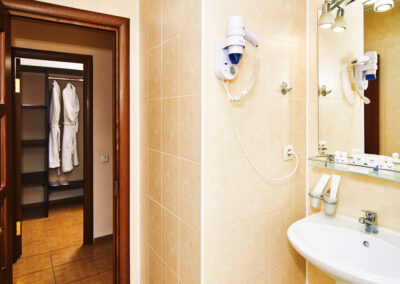 Номер 2 местный 2 комнатный в санатории «Виктория» в г. Кисловодске - фотография