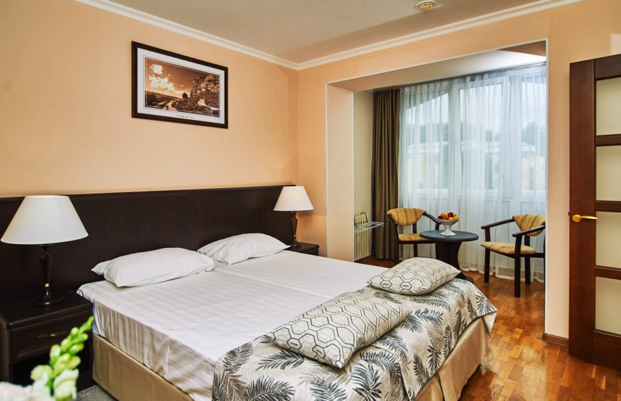 Номер 2 местный 2 комнатный в санатории «Виктория» в г. Кисловодске - фотография