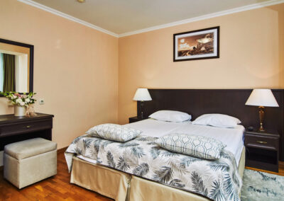 Номер 2 местный 2 комнатный в санатории «Виктория» в г. Кисловодске - фотография