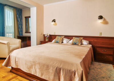 Номер «Апартамент» 2 местный 3 комнатный в санатории «Виктория» в г. Кисловодске - фотография