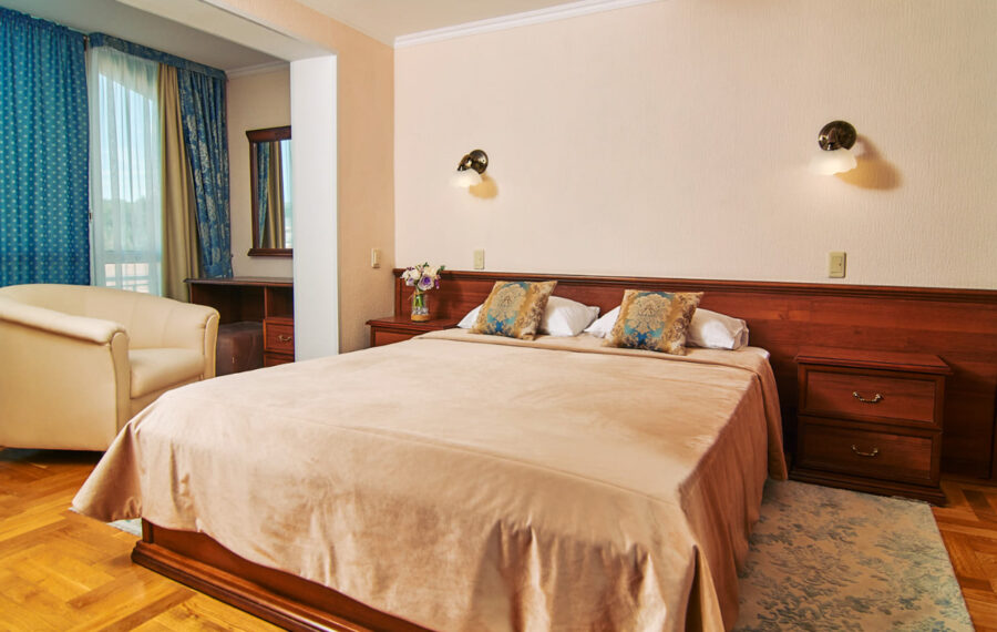 Номер «Апартамент» 2 местный 3 комнатный в санатории «Виктория» в г. Кисловодске - фотография