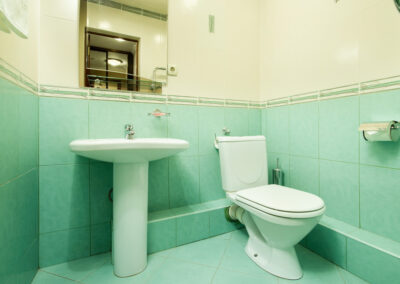 Номер «Люкс ПК» 2 местный 2 комнатный в санатории «Виктория» в г. Кисловодске - фотография