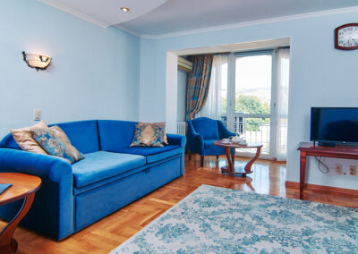 Номер «Люкс ПК» 2 местный 2 комнатный в санатории «Виктория» в г. Кисловодске - фотография