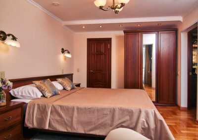 Номер «Люкс ПК» 2 местный 2 комнатный в санатории «Виктория» в г. Кисловодске - фотография