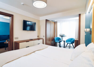 Номер «Премьер» 2 местный 2 комнатный в санатории «Виктория» в г. Кисловодске - фотография