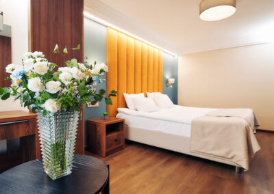 Номер «Премьер» 2 местный 2 комнатный в санатории «Виктория» в г. Кисловодске - фотография