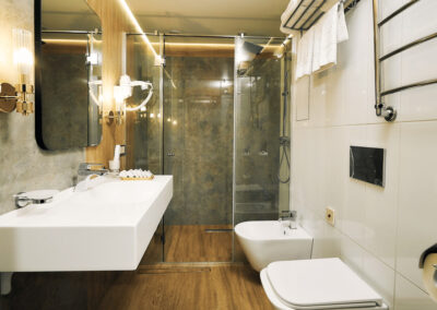 Номер «Премьер» 2 местный 2 комнатный в санатории «Виктория» в г. Кисловодске - фотография