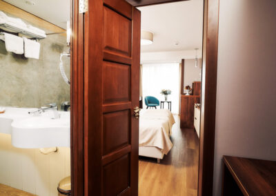 Номер «Премьер» 2 местный 1 комнатный в санатории «Виктория» в г. Кисловодске - фотография