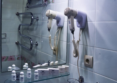 Номер «Стандарт» 2 местный 1 комнатный в санатории «Виктория» в г. Кисловодске - фотография