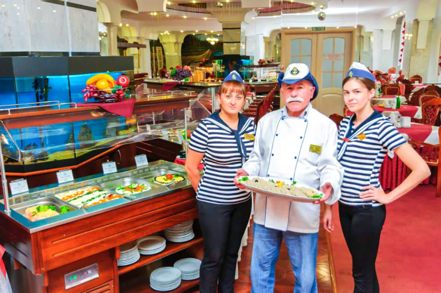 Красный зал «Рубин» в санатории «Виктория» в Кисловодске - фотография